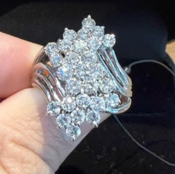 2-carat Diamond Ring in Platinum900 setting [US 5.5] - Picture 11 of 11